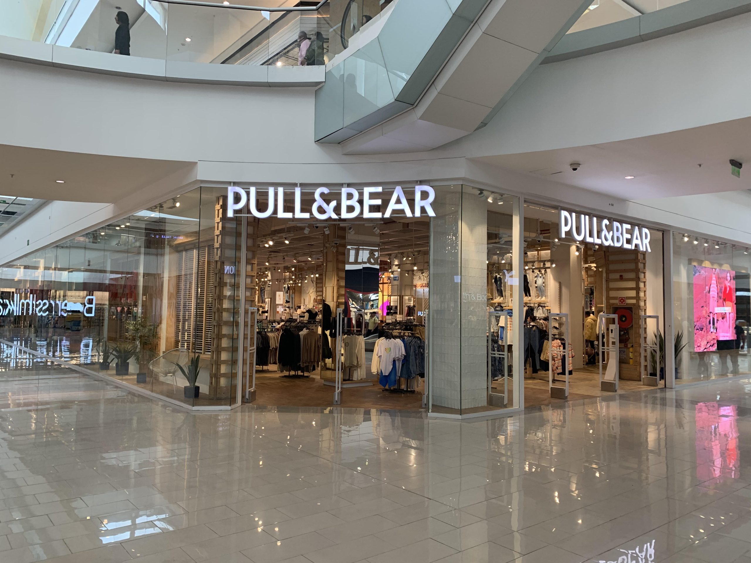 PULL & BEAR LA FELICIDAD 3